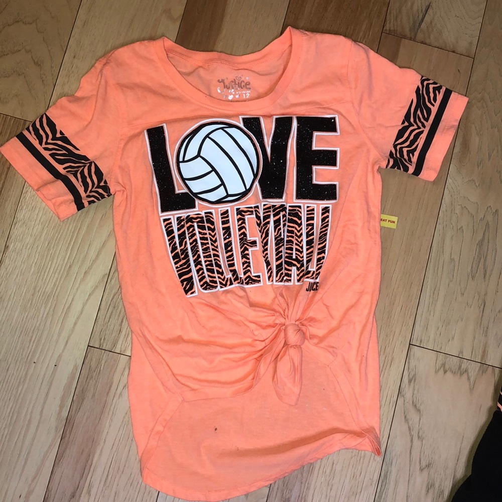 Justice volleyball tee + matching shorts🤘!